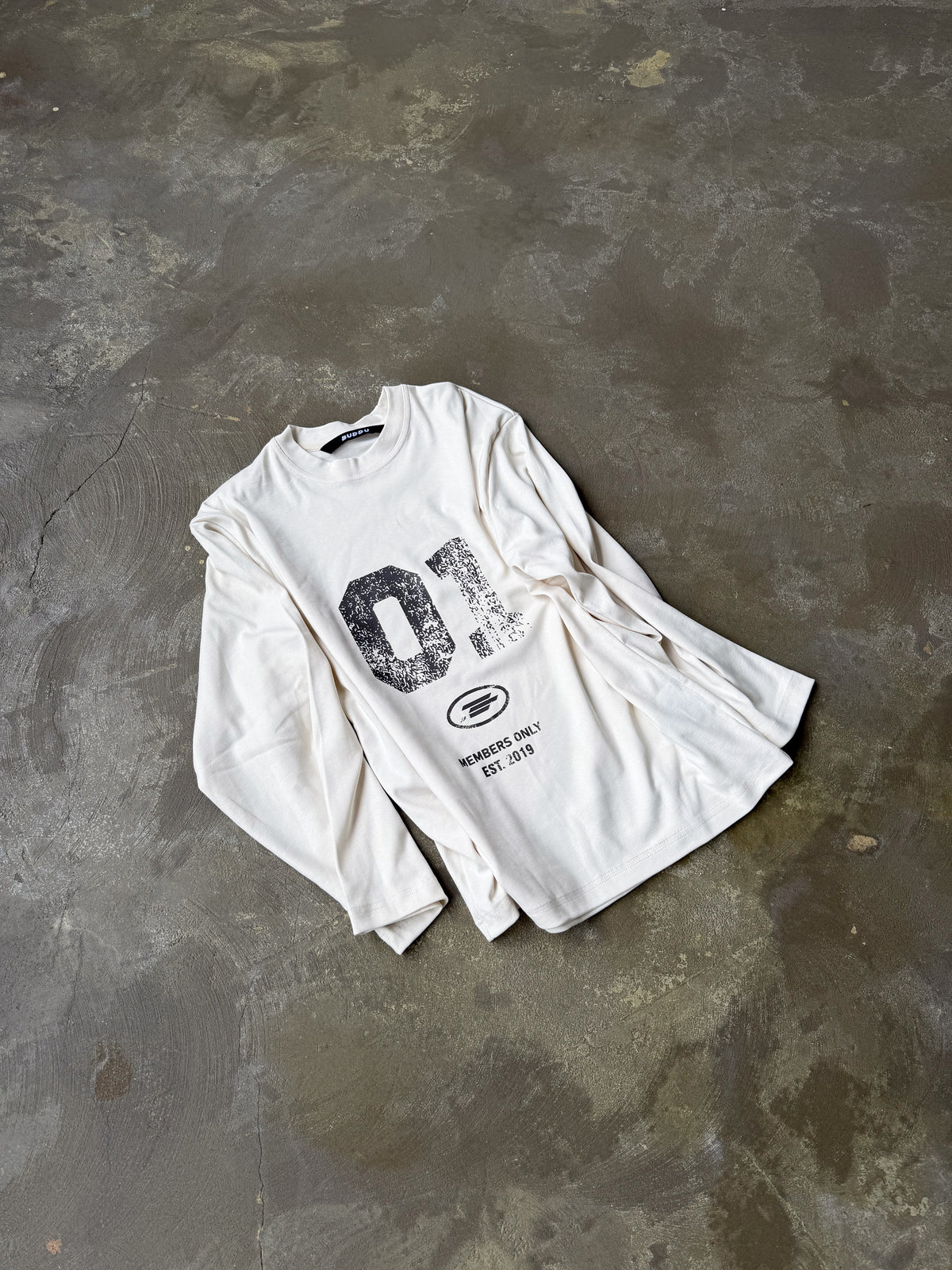 01 MEMBERS LONGSLEEVE — VINTAGE MILK
