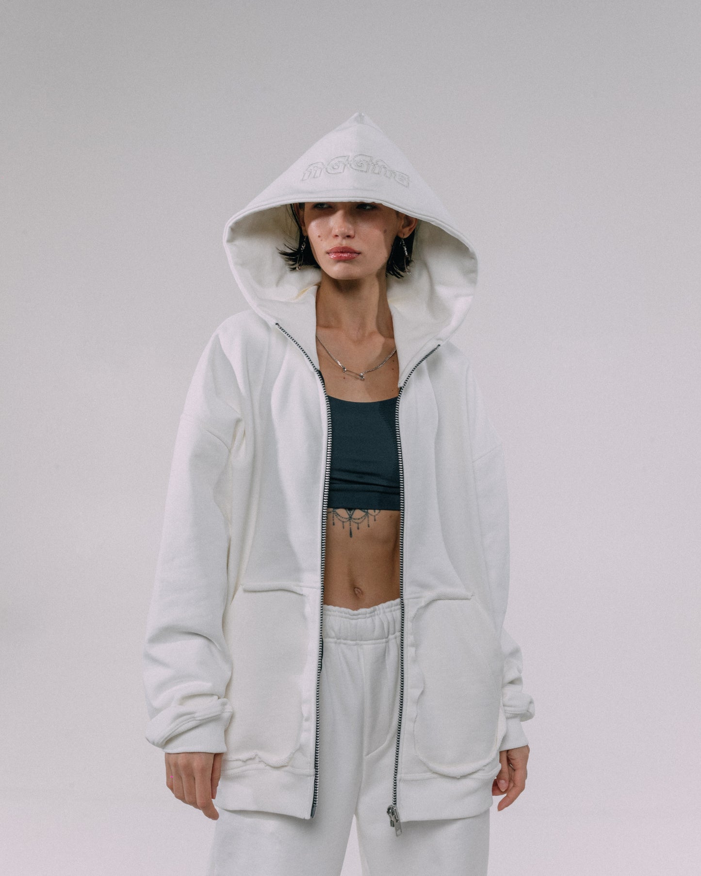 Suit ESSENTIAL white