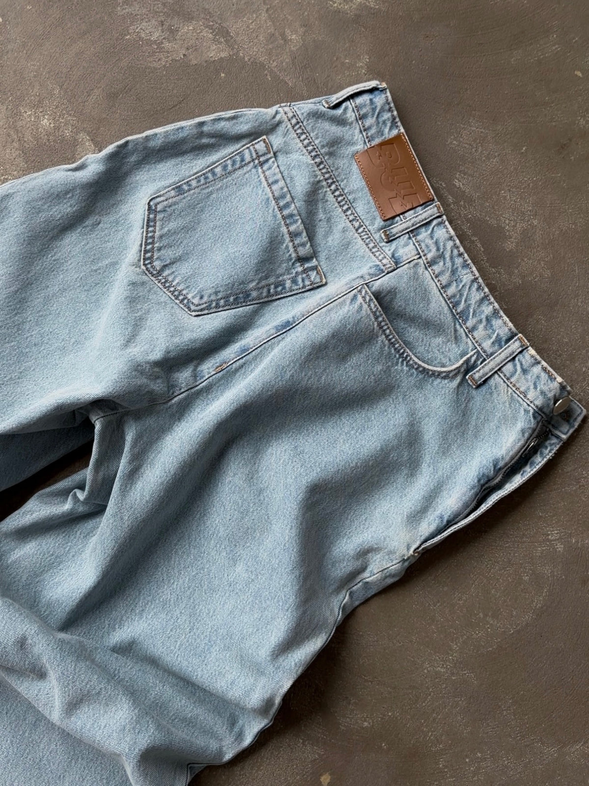 BUDDU WRONG SIDE JEANS - LIGHT WASH
