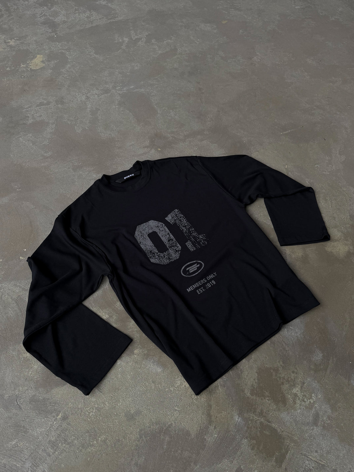 01 MEMBERS LONGSLEEVE — BLACK